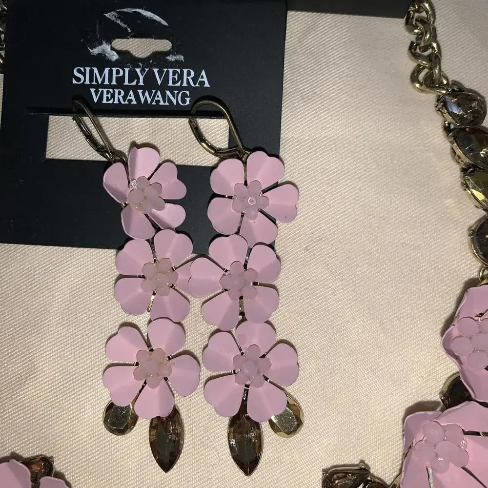 Simply Vera Wang 3D White Flower Statement‎ Necklace And Earrings Brand New